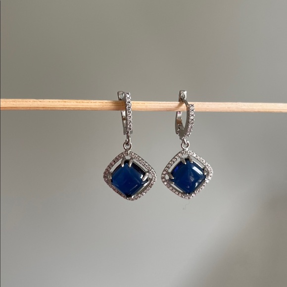 Blue Chalcedony in Sterling Silver Earrings - Picture 4 of 6